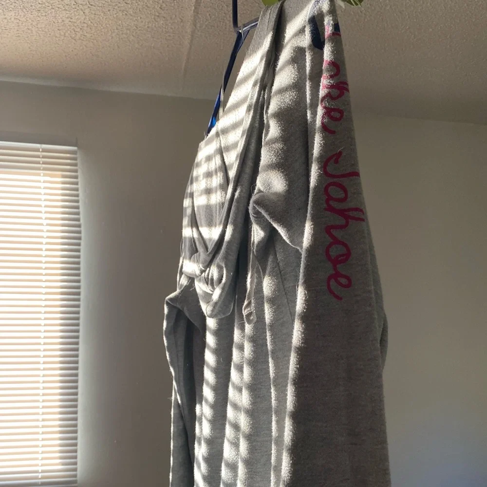 Sweatshirt - Picture 2 of 4
